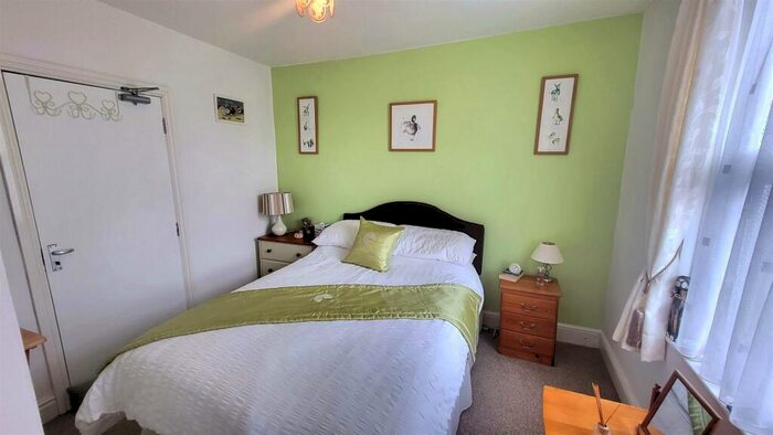 2 Bedroom Flat For Sale In Barmouth, LL42