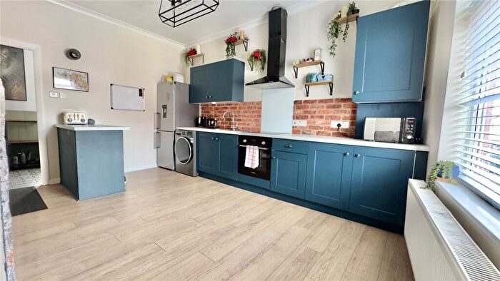 2 Bedroom Apartment For Sale In Pensby Road, Heswall, Wirral, CH60