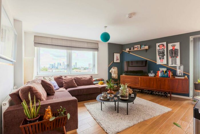 2 Bedroom Flat To Rent In Wick Lane, Bow, London, E3