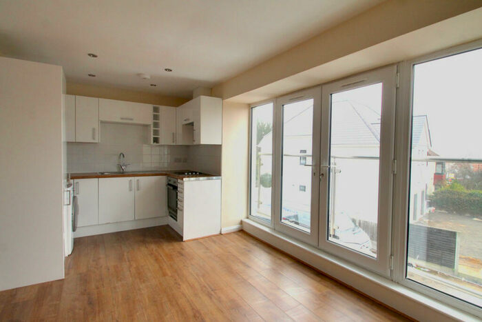 2 Bedroom Apartment To Rent In London Road, Leigh-on-sea, SS9