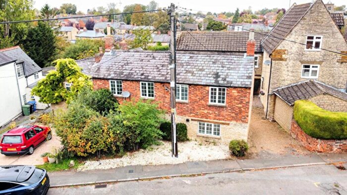3 Bedroom Cottage For Sale In The Leys, Roade, Northamptonshire, NN7