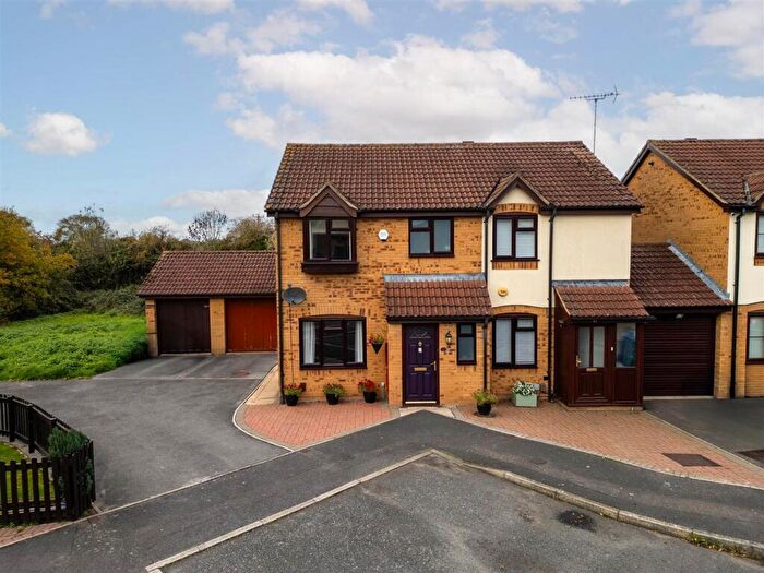 3 Bedroom House For Sale In Little Orchards, Aylesbury, HP20