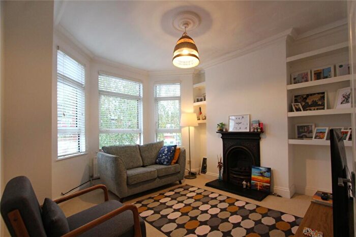 2 Bedroom Apartment To Rent In South View Road, London, N8