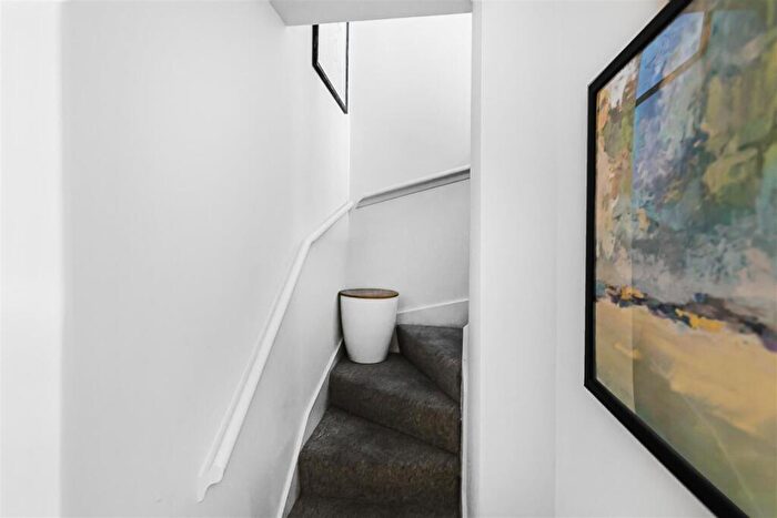1 Bedroom Duplex For Sale In Winchelsea Road, Forest Gate, London, E7