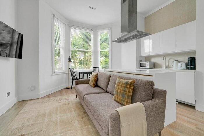 1 Bedroom Flat To Rent In Royal Borough Of Kensington And Chelsea, London, W10