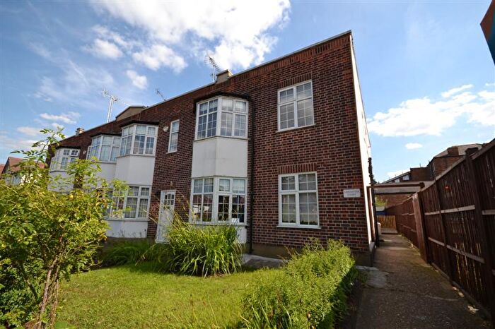 2 Bedroom Maisonette To Rent In Creighton Court, Creighton Avenue, East Finchley, N2