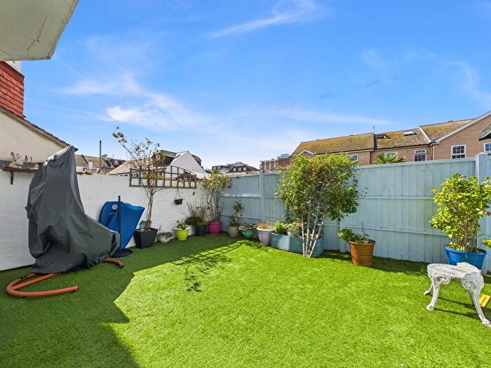 1 Bedroom Flat To Rent In St. Georges Road, Worthing, BN11