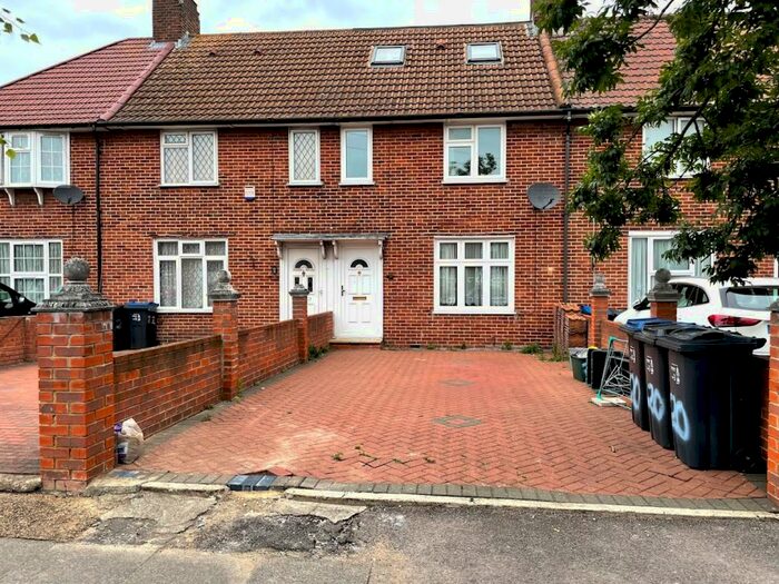 5 Bedroom Terraced House To Rent In Morden, Sur, SM4