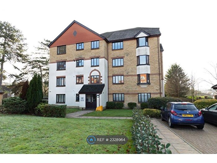 1 Bedroom Flat To Rent In Lennox Court, Redhill, RH1
