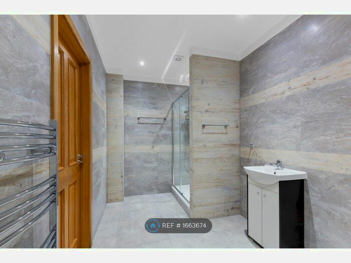 1 Bedroom Flat To Rent In Carlton House, Ebbw Vale, NP23