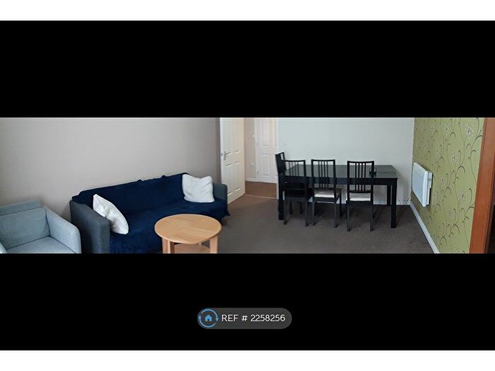 2 Bedroom Flat To Rent In Kingham Close, Wirral, CH46