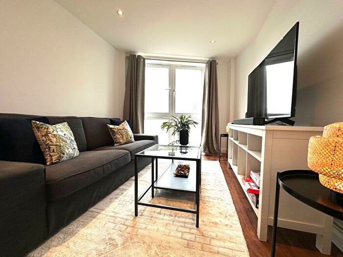 2 Bedroom Flat To Rent In Dalston, E8