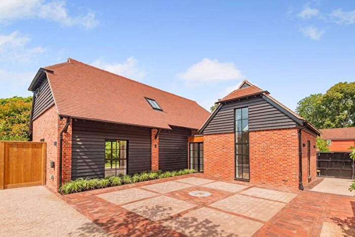 3 Bedroom Detached House For Sale In Blacksmith Lane, Chilworth, GU4