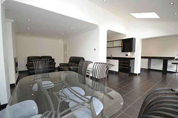 3 Bedroom Semi Detached House To Rent In Salisbury Avenue, Styvechale, Coventry, West Midlands, CV3