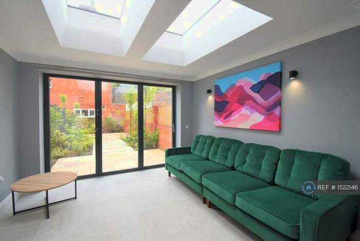 3 Bedroom Flat To Rent In Addington Road, Reading, RG1