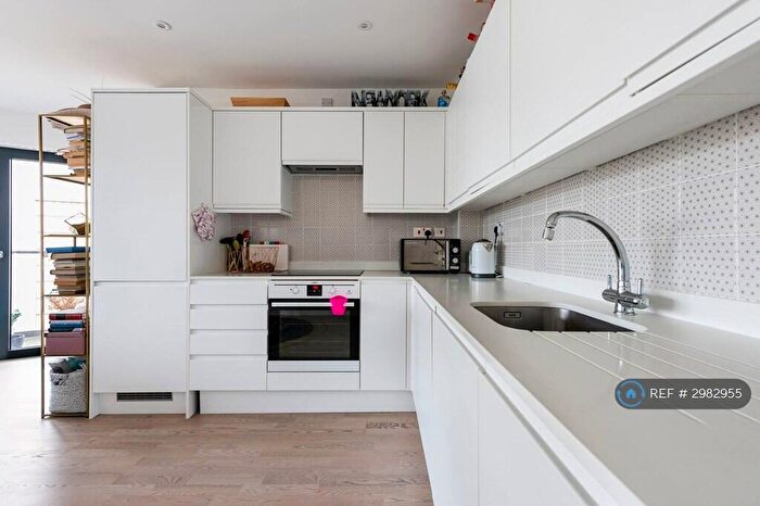 2 Bedroom Flat To Rent In Sphere Apartments, London, E3