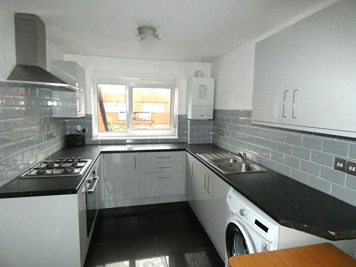 3 Bedroom Maisonette To Rent In Churchill Walk, London, E9