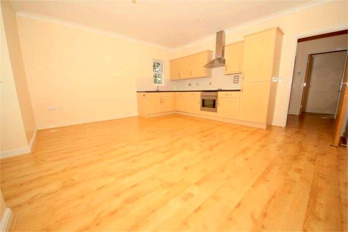 2 Bedroom Flat To Rent In Blackwell Close, Winchmore Hill N21