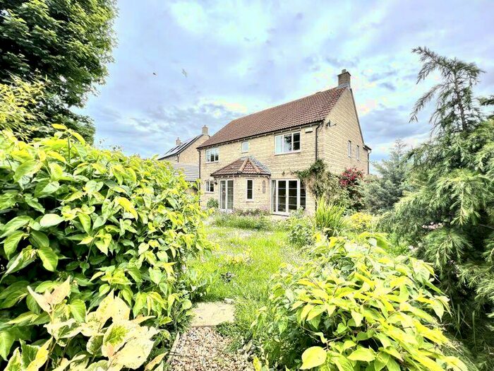 5 Bedroom Detached House To Rent In Heronsgate House, Salmons Leap, Calne, SN11