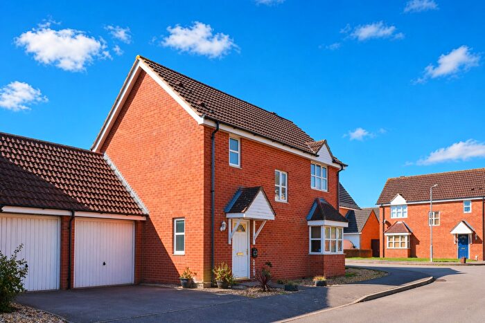 3 Bedroom Link Detached House For Sale In Baulmsholme Close, Northampton, NN4