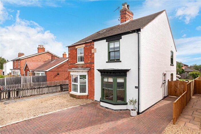 3 Bedroom Semi Detached House For Sale In Meadowgate, Bourne, Lincolnshire, PE10