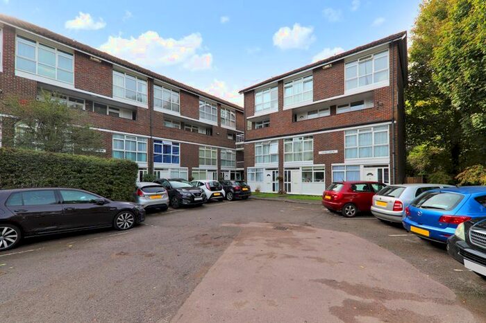 2 Bedroom Maisonette To Rent In Goral Mead, Rickmansworth, WD3