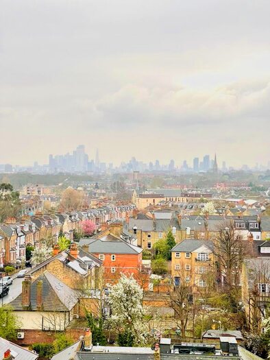 3 Bedroom Flat To Rent In Kyverdale Road, London, N16