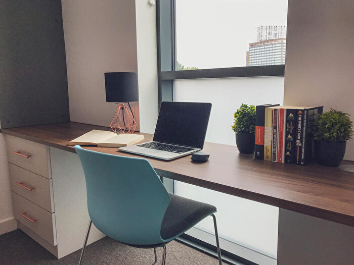 6 Bedroom Flat To Rent In - George Road, Five Ways, West Midlands, B15