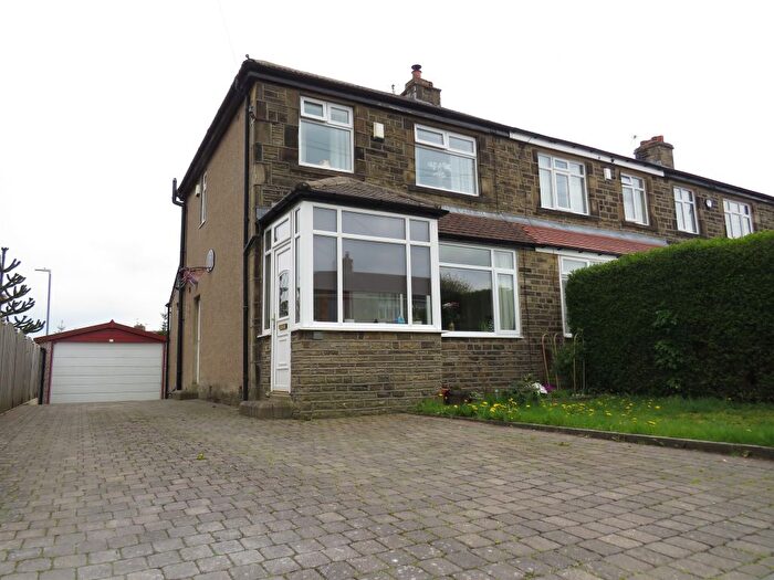 3 Bedroom End Of Terrace House For Sale In Newlands Grove, Halifax, HX3