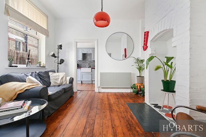 2 Bedroom Maisonette For Sale In Lyndhurst Road, Wood Green, N22