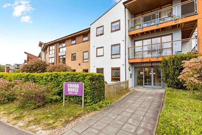 2 Bedroom Flat For Sale In Commonwealth Drive, Crawley, West Sussex, RH10