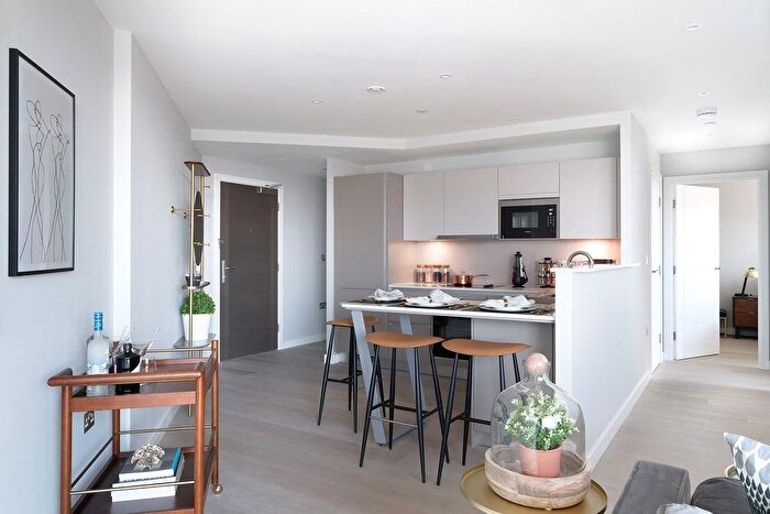 2 Bedroom Flat To Rent In Uncle Elephant Amp; Castle, Churchyard Row, SE11