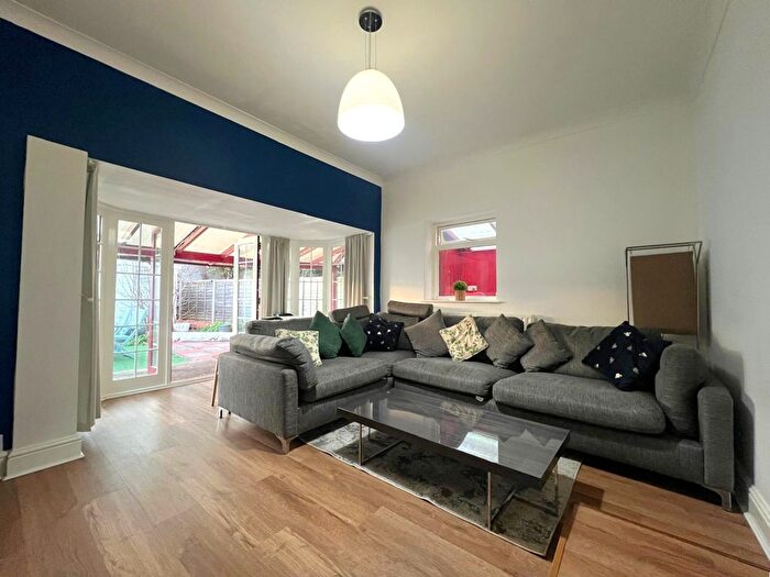 1 Bedroom Flat To Rent In Trafalgar Road, Wimbledon, SW19