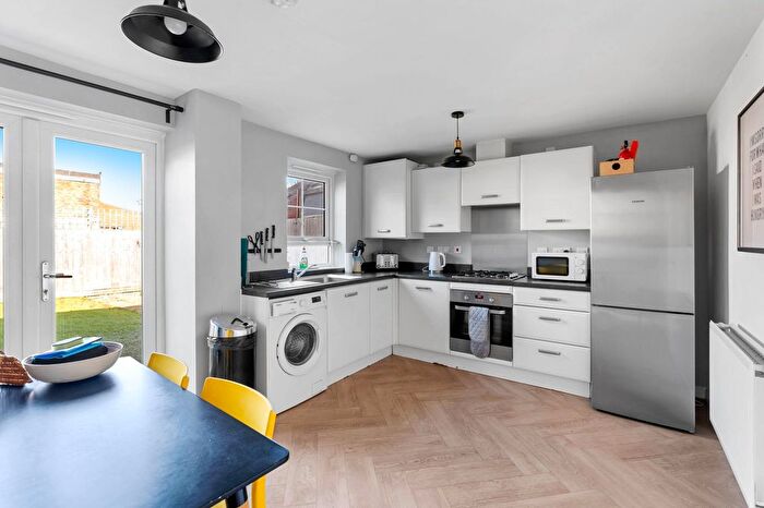 3 Bedroom Terraced House For Sale In Quayside Court, Coventry, CV1 - Photo 2