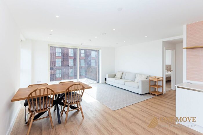 2 Bedroom Flat To Rent In Waterview House，Grand Union, HA0