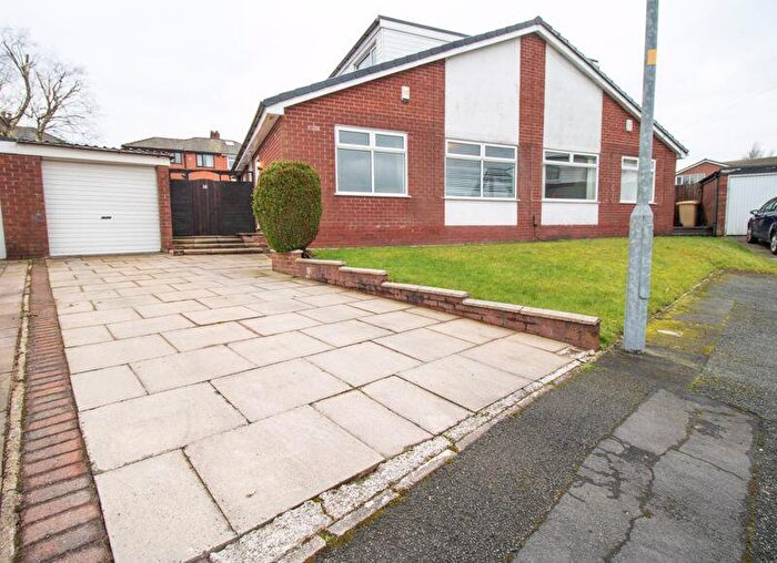 3 Bedroom Semi-Detached Bungalow For Sale In Plymouth Drive, Farnworth, Bolton, BL4