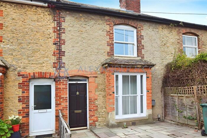 2 Bedroom Terraced House To Rent In Buckingham Road, OX26