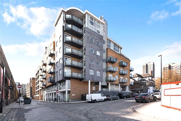 2 Bedroom Apartment To Rent In Artichoke Hill, Wapping, E1W