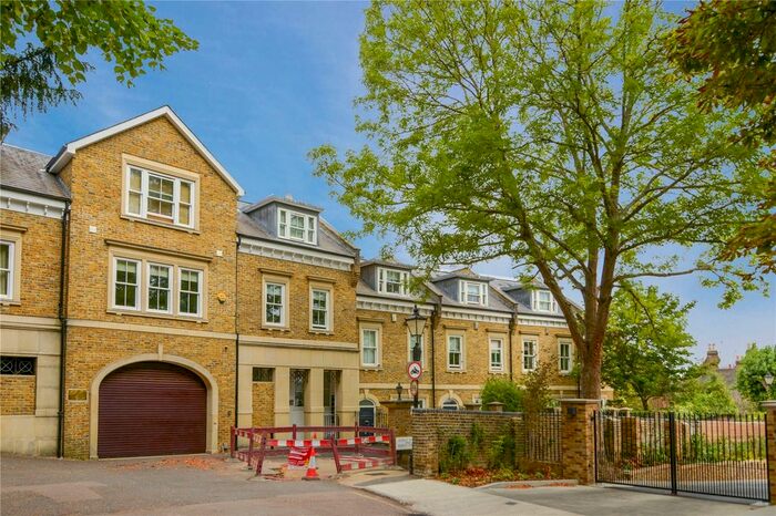 2 Bedroom Flat To Rent In Kingswood Court, Marchmont Road, Richmond, TW10