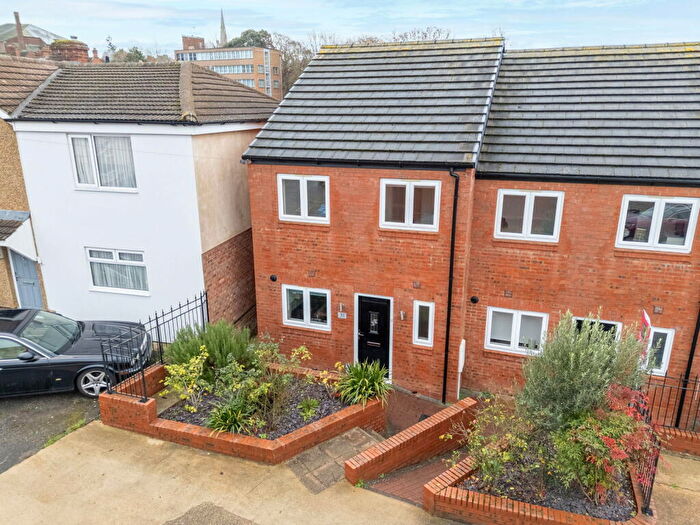 3 Bedroom Semi-Detached House For Sale In Cromwell Road, Kettering, NN16