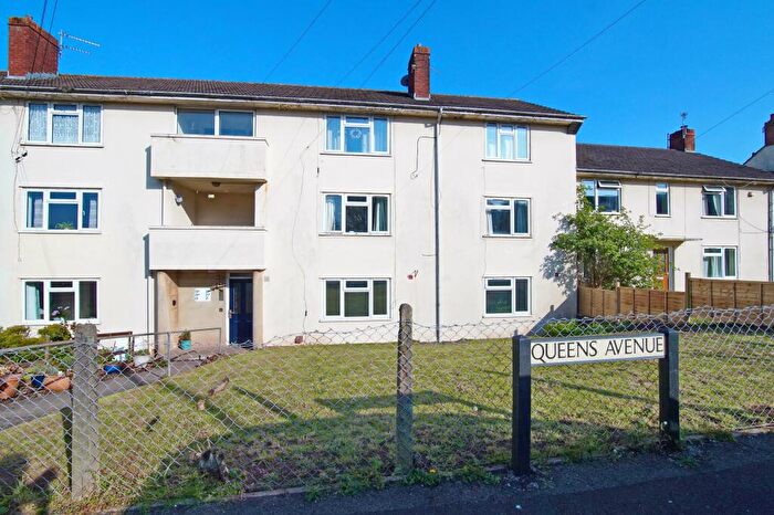 2 Bedroom Apartment To Rent In Queen's Avenue, Portishead, BS20