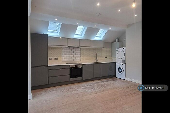 3 Bedroom Flat To Rent In Hendon Lane, London, N3