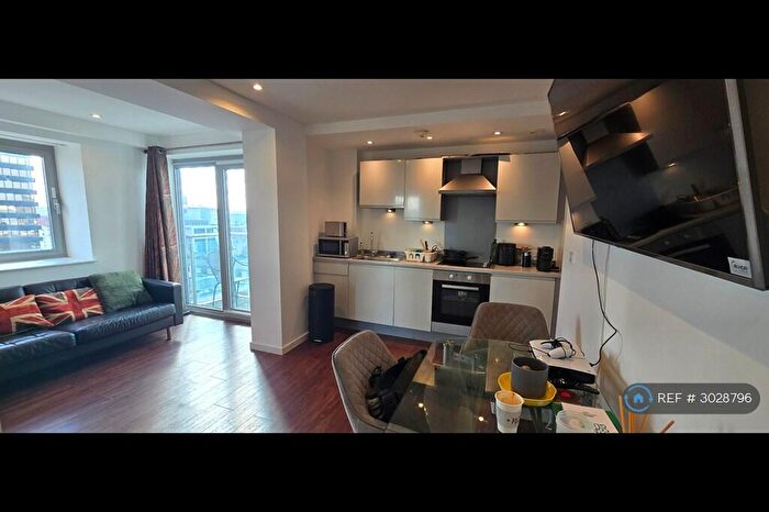 1 Bedroom Flat To Rent In Basilica, Leeds, LS1