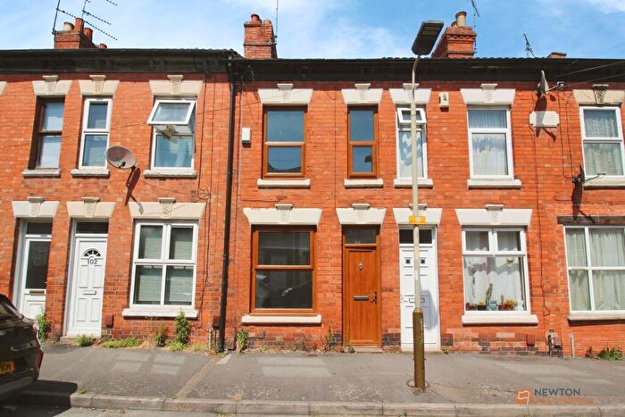 3 Bedroom Terraced House For Sale In Lansdowne Road, Leicester, LE2