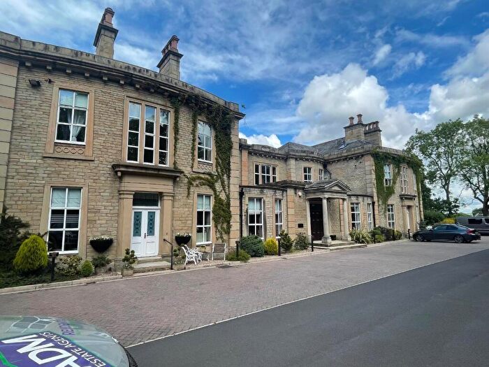 2 Bedroom Apartment For Sale In Edgerton Road, Huddersfield, HD3