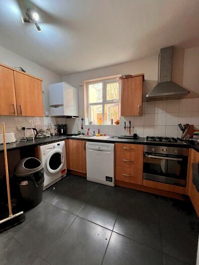 5 Bedroom Terraced House To Rent In Crusoe Road, Tooting, Colliers Wood, Mitcham, CR4