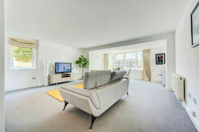 2 Bedroom Flat To Rent In Sailmakers Court, Sands End, London, SW6