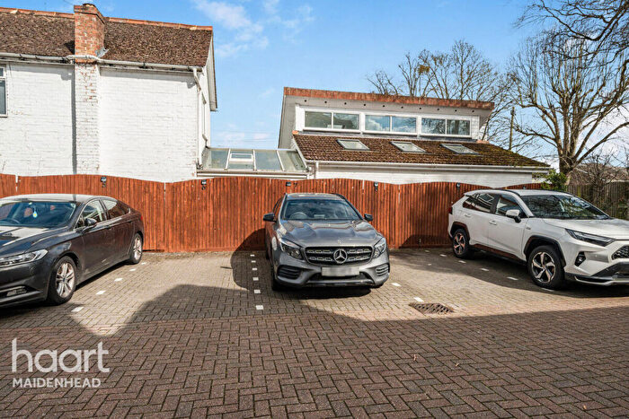 2 Bedroom Apartment For Sale In Bath Road, Maidenhead, SL6