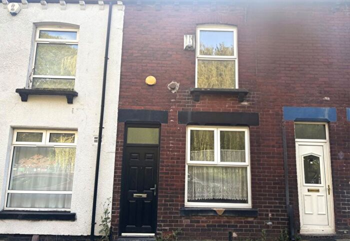 Terraced House To Rent In Tennis Street, Bolton, BL1