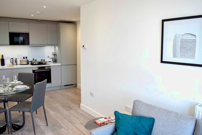 1 Bedroom Flat To Rent In Carlton House, New London Road, Chelmsford, Essex, CM2